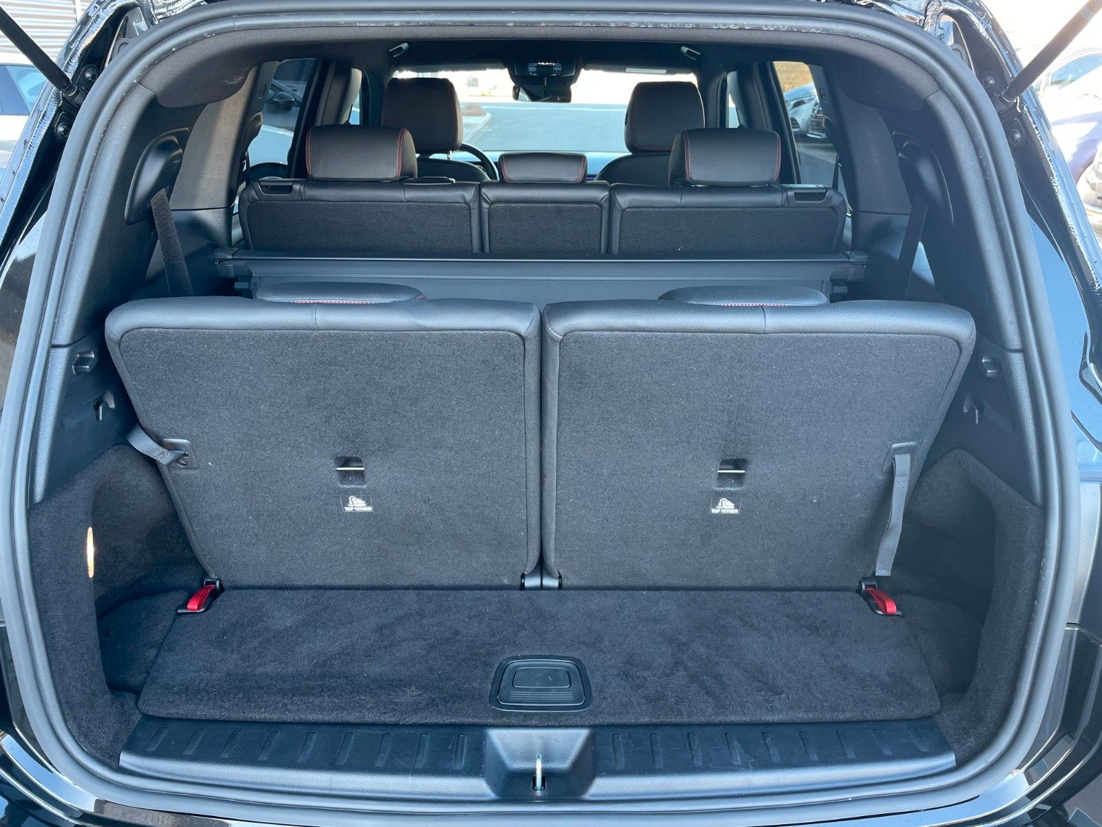 Fahrzeugabbildung Mercedes-Benz GLB 200 AMG 7-Sitzer +Ambiente+R-Kamera+Carplay