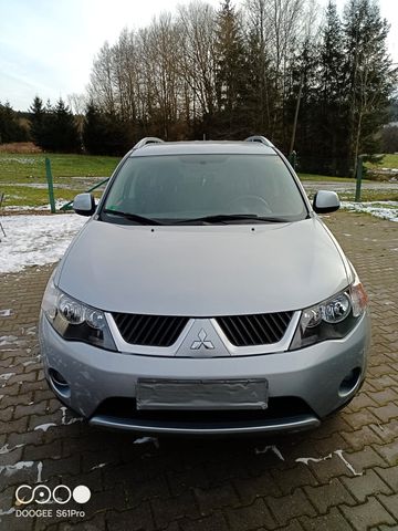 Mitsubishi Outlander - 2 WD, s. sauber absolut rostfrei LPG