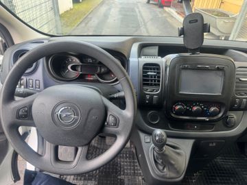 Opel Vivaro - 11