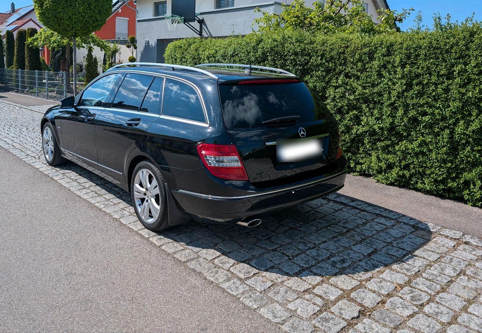 Mercedes-Benz C250 2010 — interior