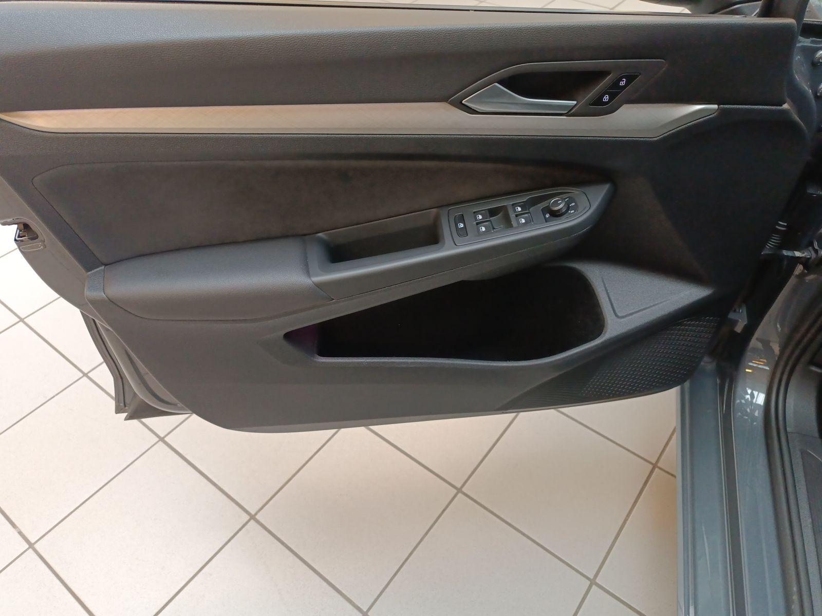 Volkswagen Golf VIII 1.5 TSI Life *StdHz*ACC*AHK*LED+*SHZ*, миниатюра 8