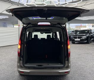 Ford Grand Tourneo - 12