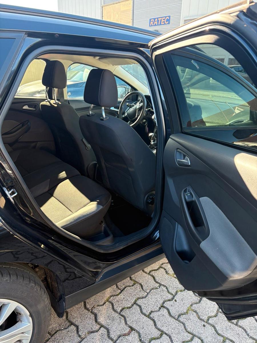 Ford Focus 2014 — photo 10