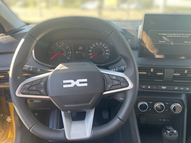 Fahrzeugabbildung Dacia Sandero III Stepway Expression Winter-Paket+Navi