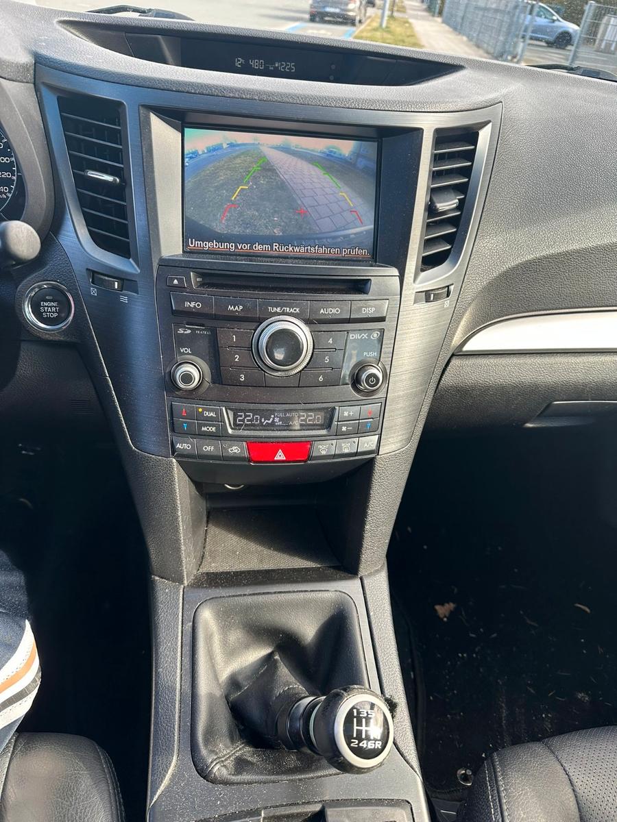 Subaru Legacy Kombi/ Outback Comfort*Leder*Xenon*8 Fach