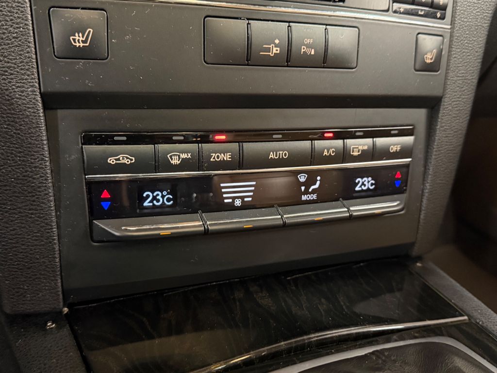 MERCEDES-BENZ E 250 CDI BE/ DESIGNO/PANORAMA/ CARPLAY/ R-KAM MERCEDES-BENZ E 250 CDI BE/ DESIGNO/PANORAMA/ CARPLAY/ R-KAM