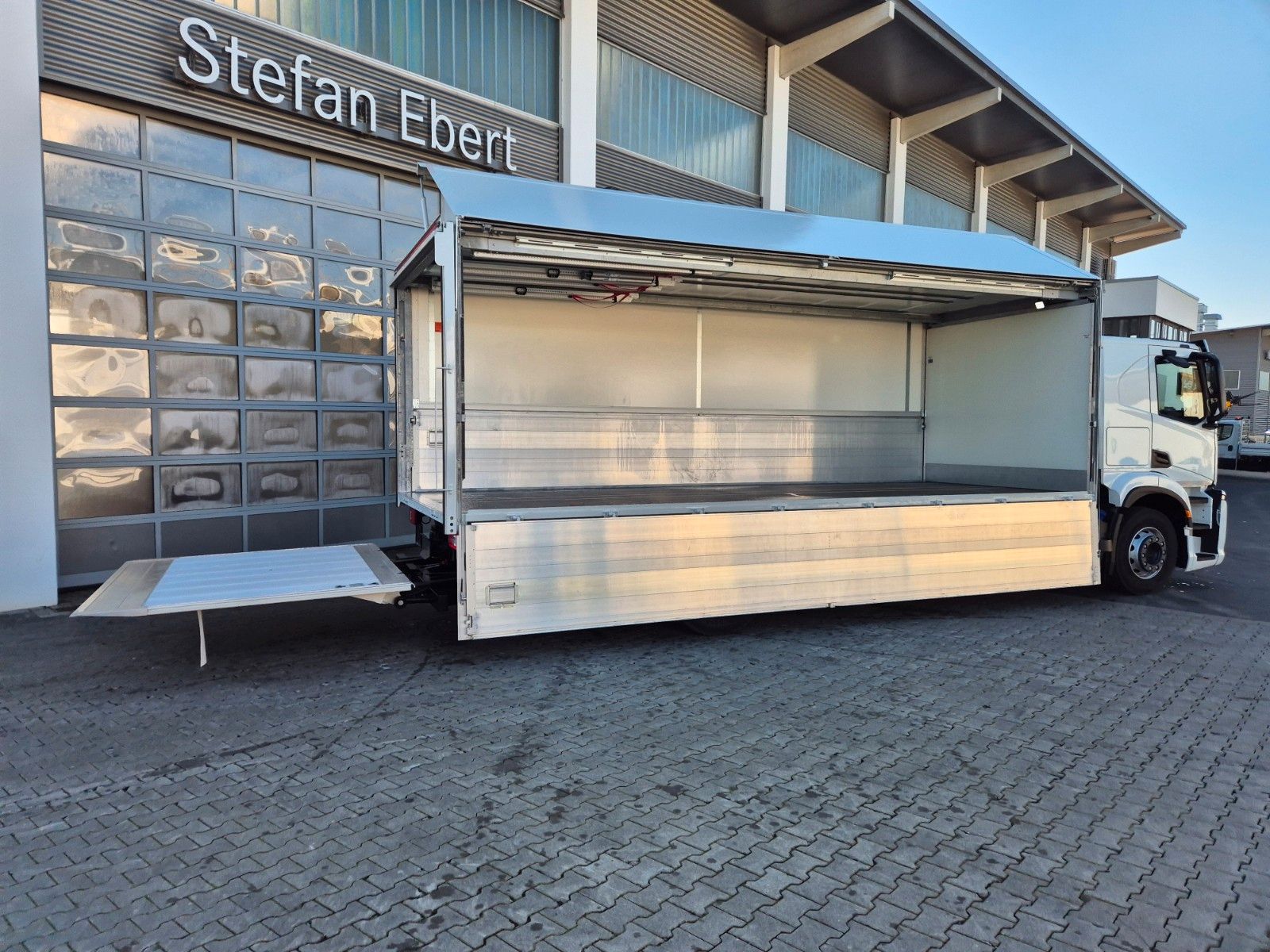 Fahrzeugabbildung Iveco AT190S40/FP Böse Schwenkwand LBW AHK