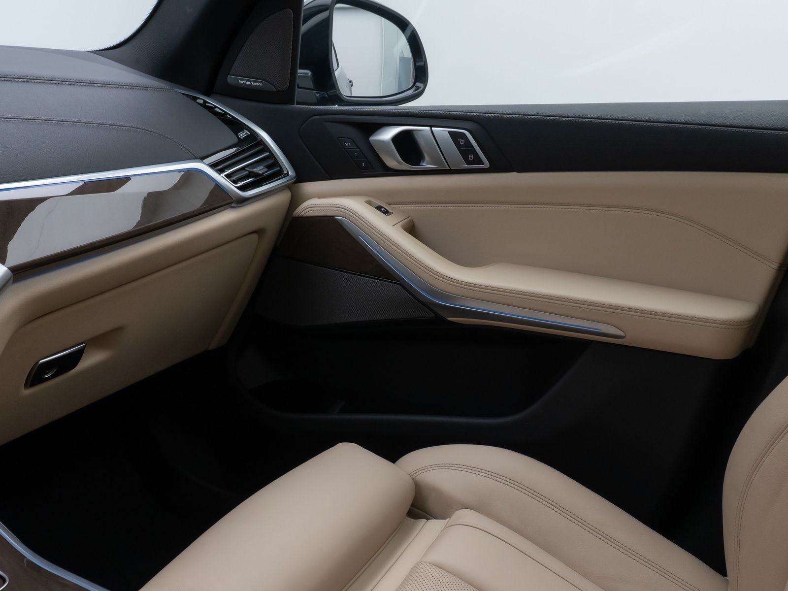 Fahrzeugabbildung BMW X5 xD45e XLine Panorama DAB H/K SoftCL AHK Sport