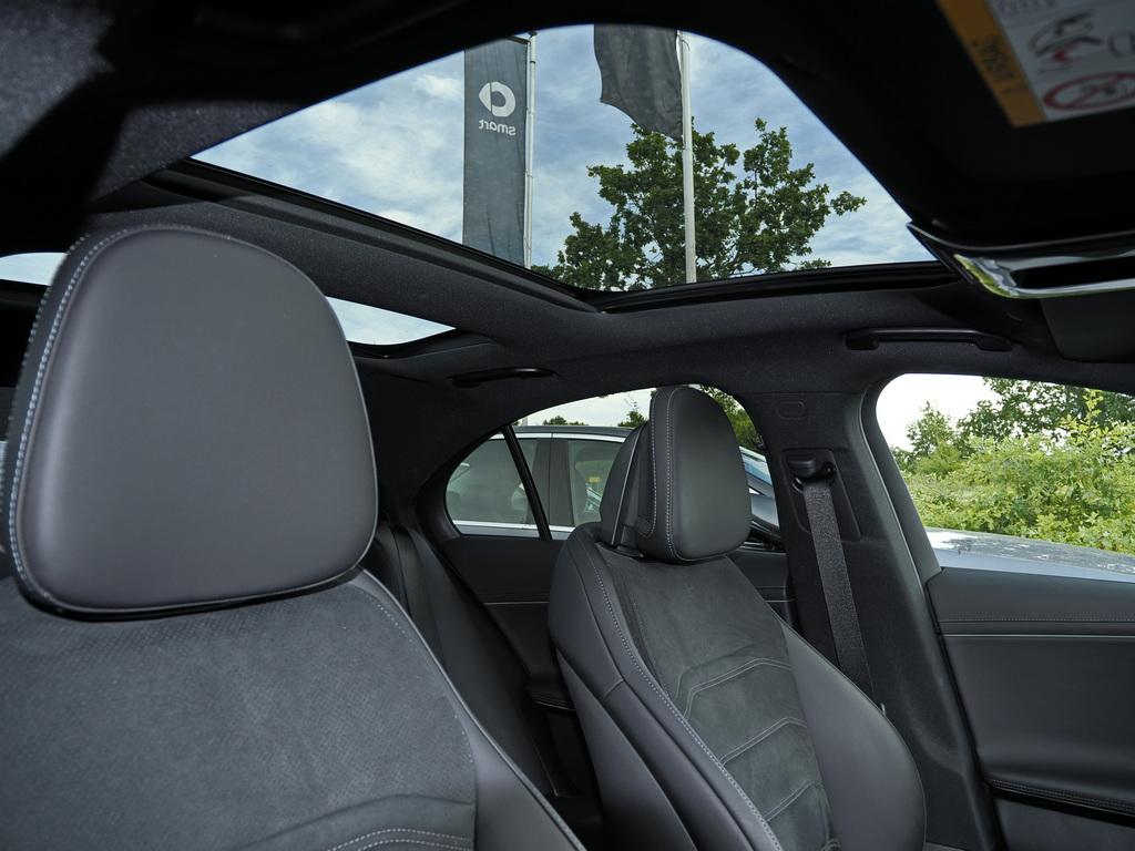 Mercedes-Benz E 200 AMG NIGHT SHZ DISTRONIC PONORAMA 360°