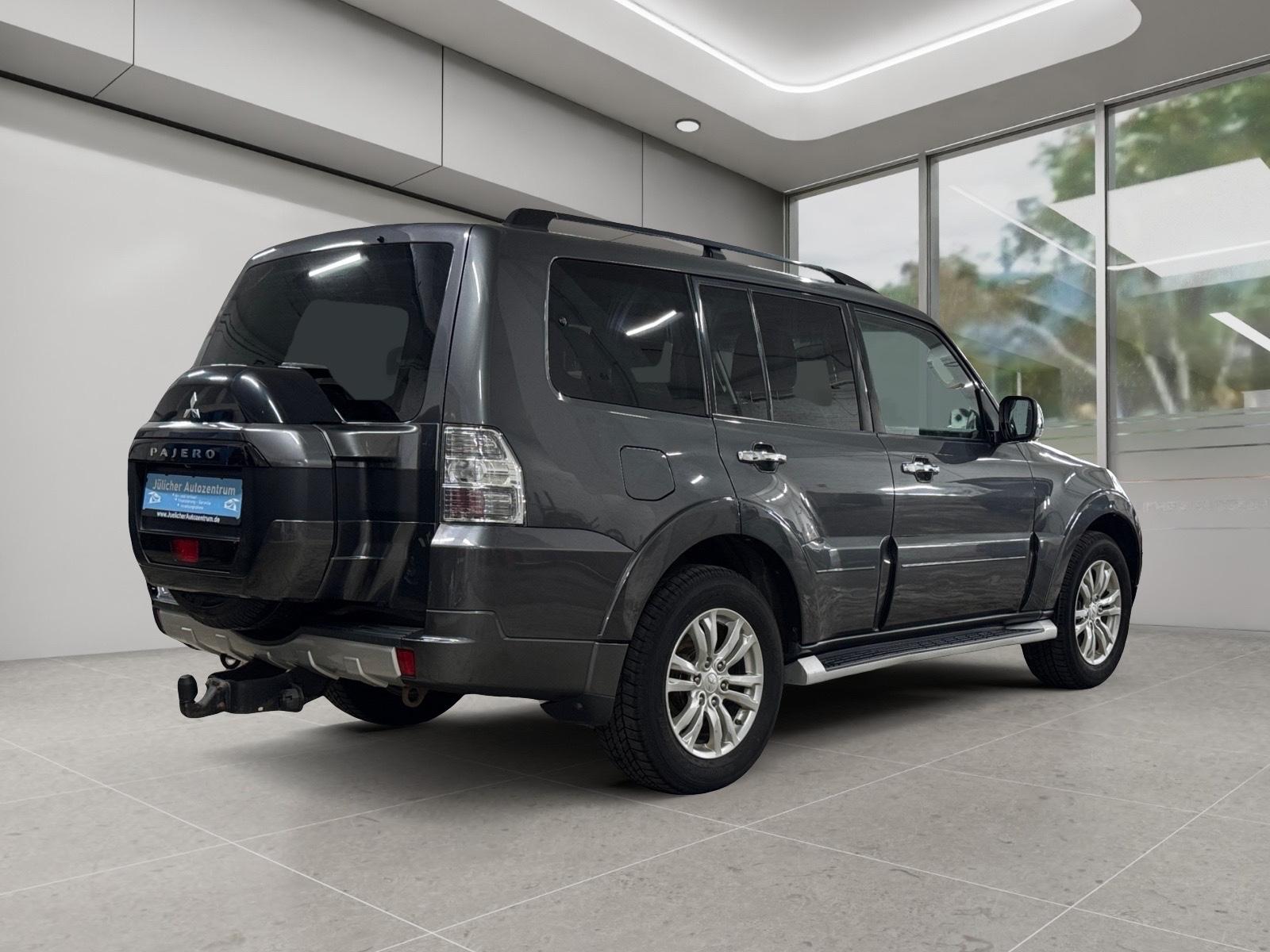 Mitsubishi Pajero 3.2 DI-D 200 ch BVA 4x4 / 7 places / Toit ouvrant / Cuir / Caméra de recul