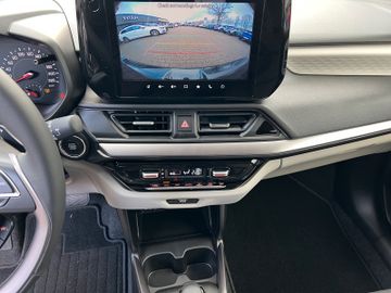 Fotografie 12 des Suzuki Swift 1.2 Dualjet Hybrid 61 kW Comfort+ AT NAVI