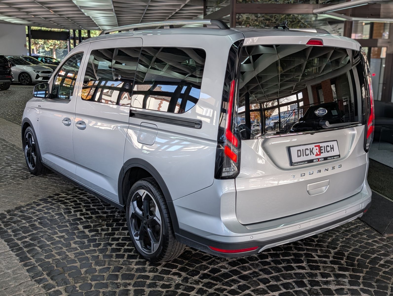 Fahrzeugabbildung Ford Tourneo Connect L2 Active 7-SI Bi-LED PANO AHK K