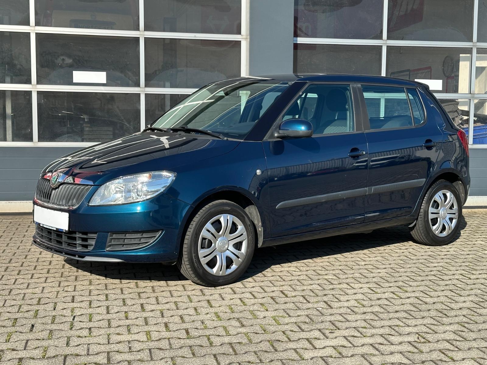 Skoda Fabia Ambition + Einparkhilfe + Service-Paket +