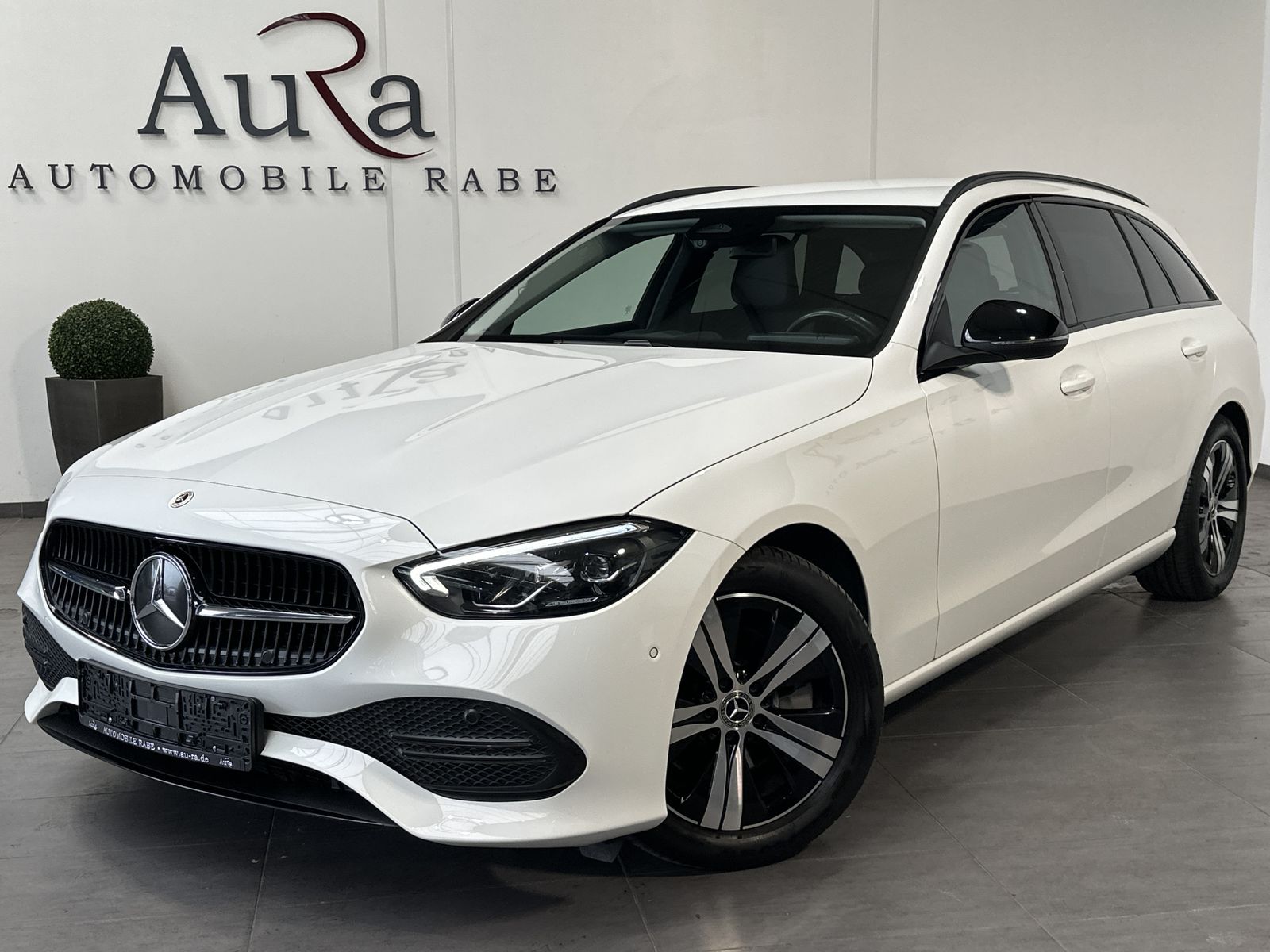 Fahrzeugabbildung Mercedes-Benz C 200d T Avantgarde NAV+LED+ACC+DISTRONIC+VCOCK
