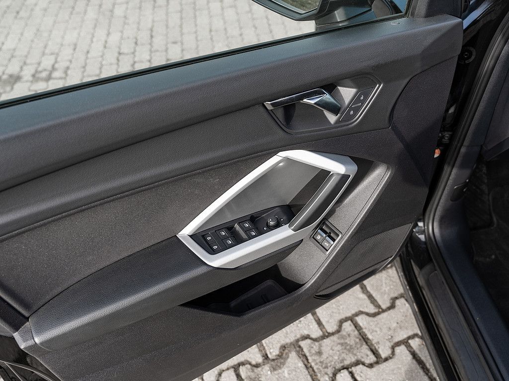 Fahrzeugabbildung Audi Q3 45 TFSIe NAVI LED SHZ VIRT.-COCKP.