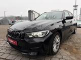BMW 318 3 Touring*LEDER*TEMPO*LED*APPLECAR*KAMERA* - BMW 318 in Hamburg