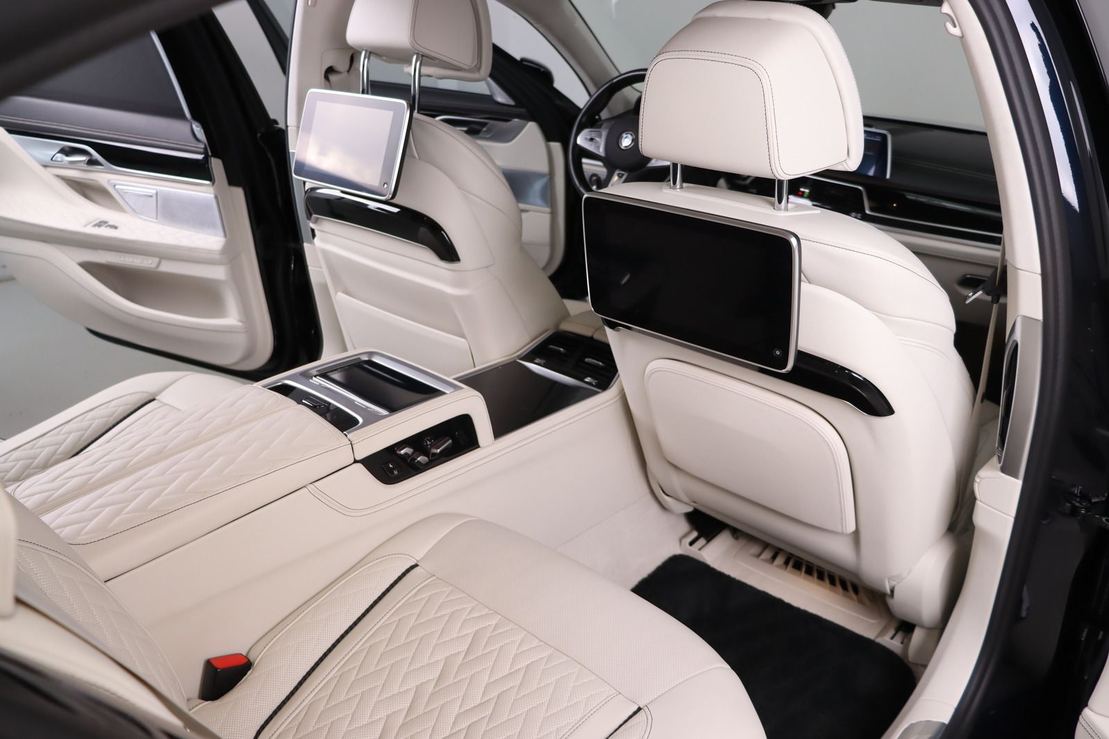 Fahrzeugabbildung BMW 750 L i xDrive M Paket Night-Vision * 4x Massage
