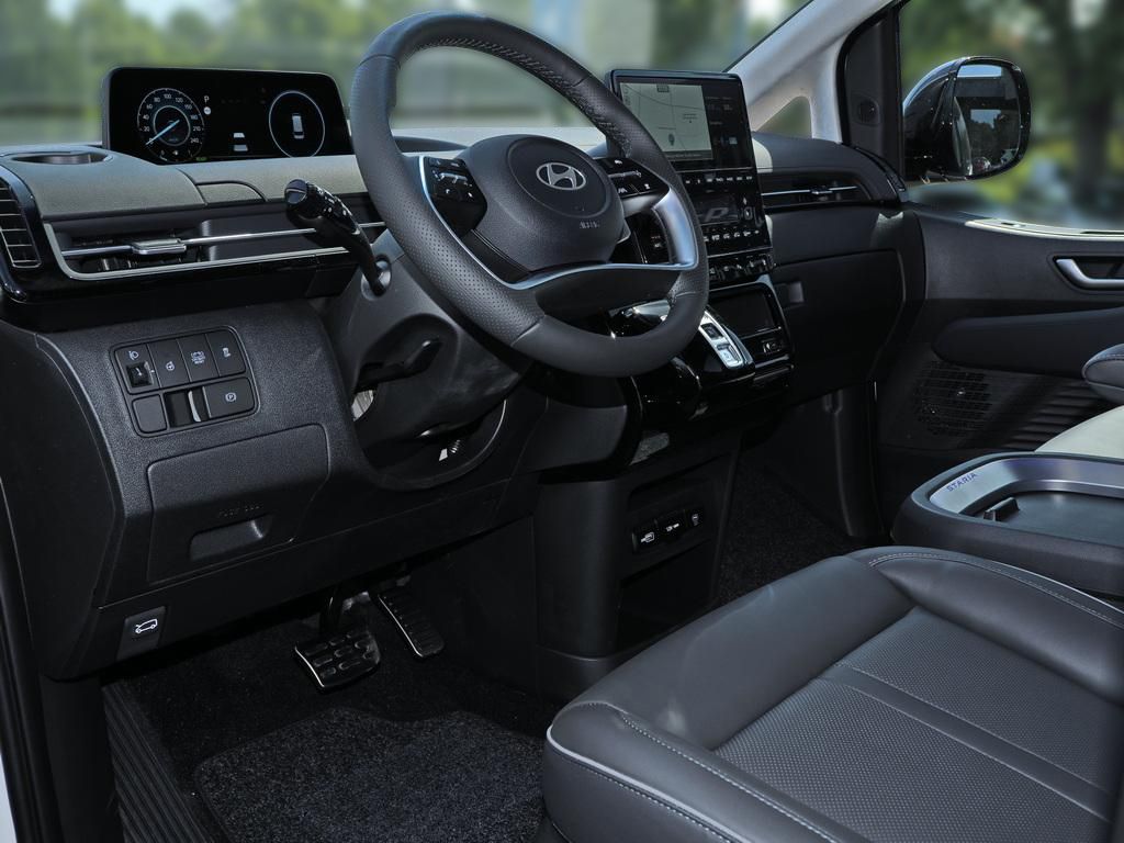 Fahrzeugabbildung Hyundai STARIA HEV 7-Sitzer Signature Panoramadach