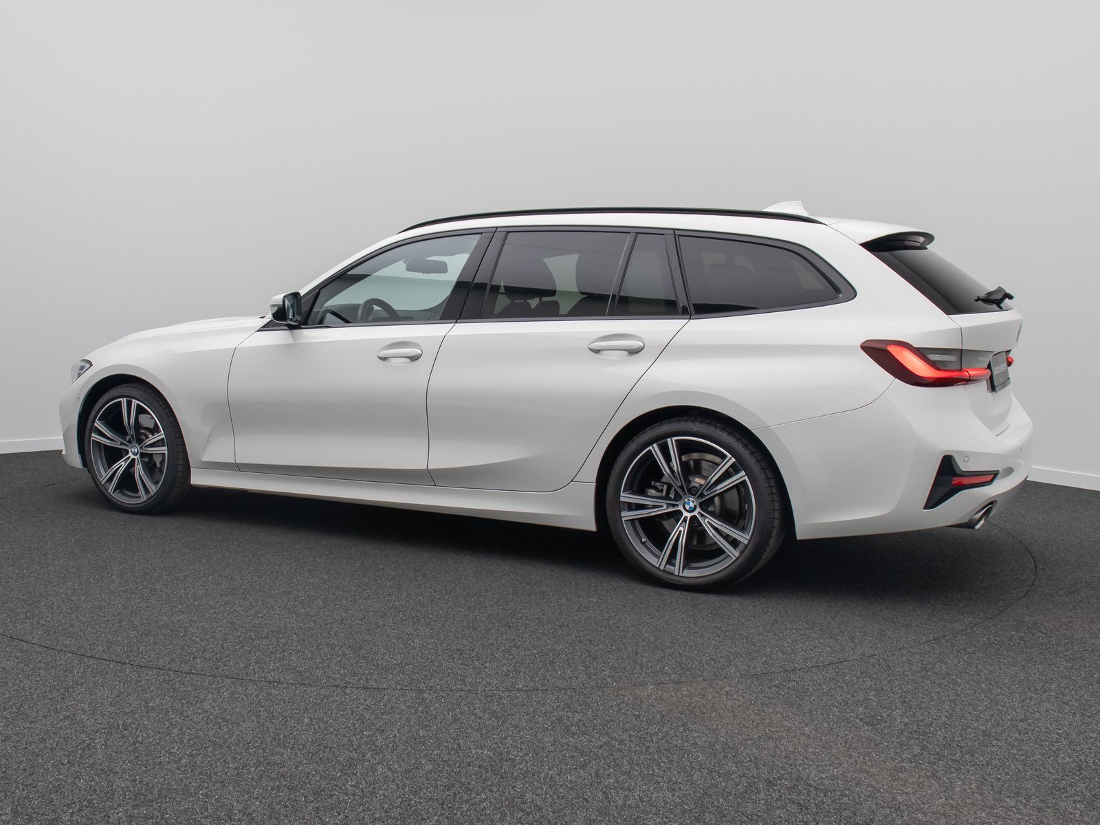 Fahrzeugabbildung BMW 330i Sport Line DAB Alarm MSport Lenkrhzg 19Zoll