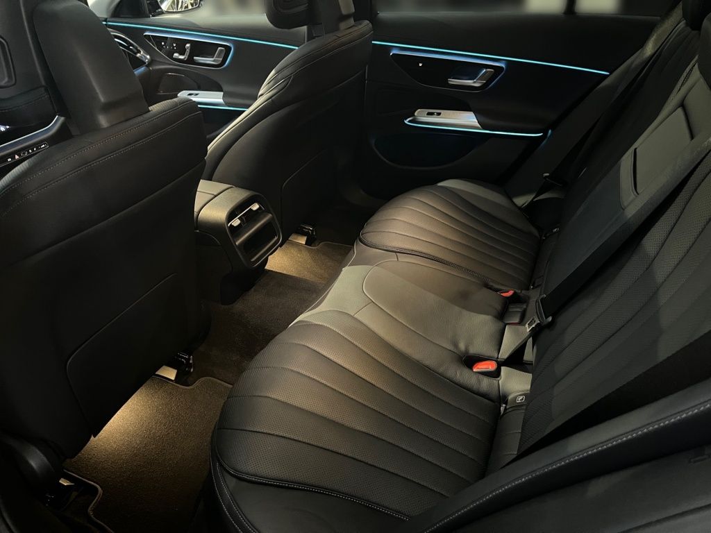 Fahrzeugabbildung Mercedes-Benz E 450 dT 4M AHK Pano Sitzklima Superscreen 360°