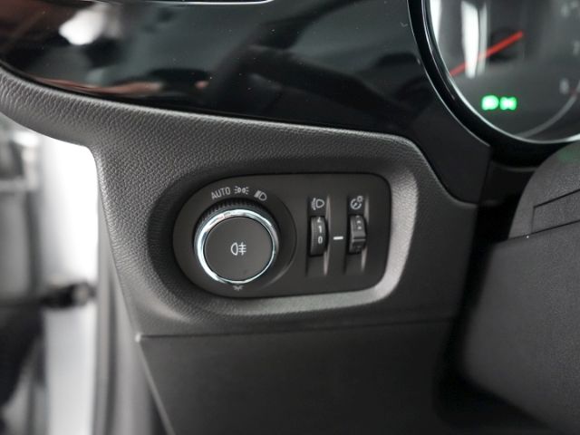 Corsa F FACELIFT+LED+SITZ-/LENKRADHEIZUNG+INDUKT