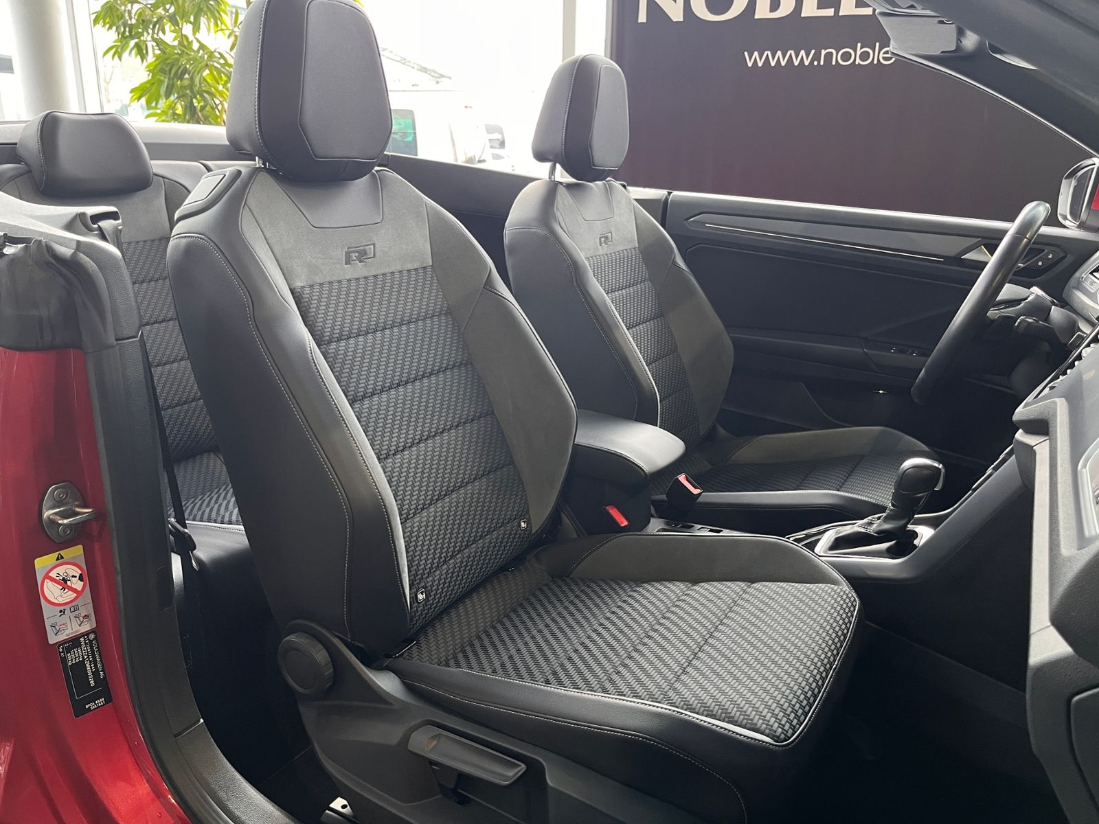 Fahrzeugabbildung Volkswagen T-Roc Cabriolet R-Line AHK LED NAV ACC RFK 19"