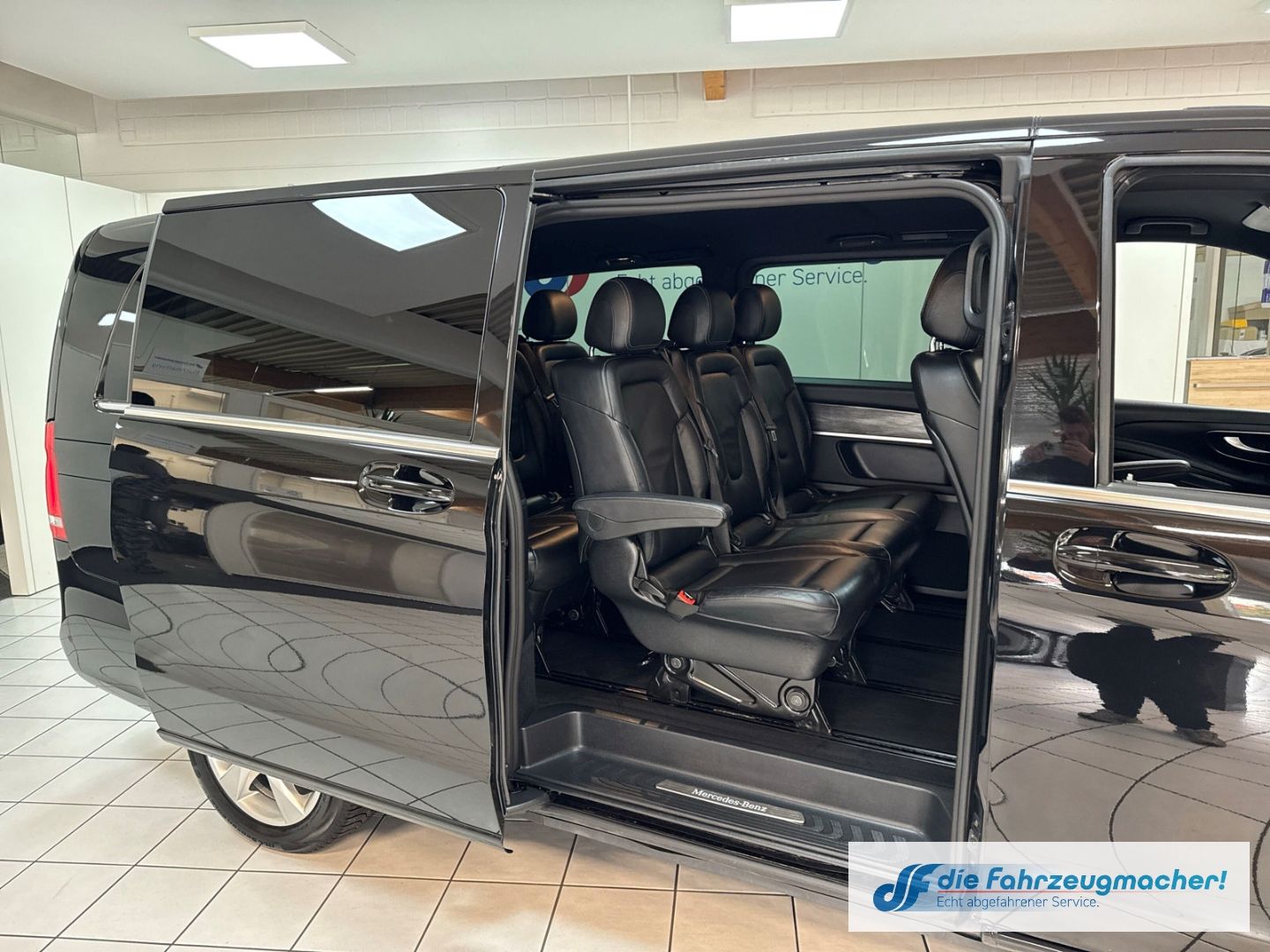 Fahrzeugabbildung Mercedes-Benz V 250 d AVANTGARDE extralang XXL Leder LED Blend