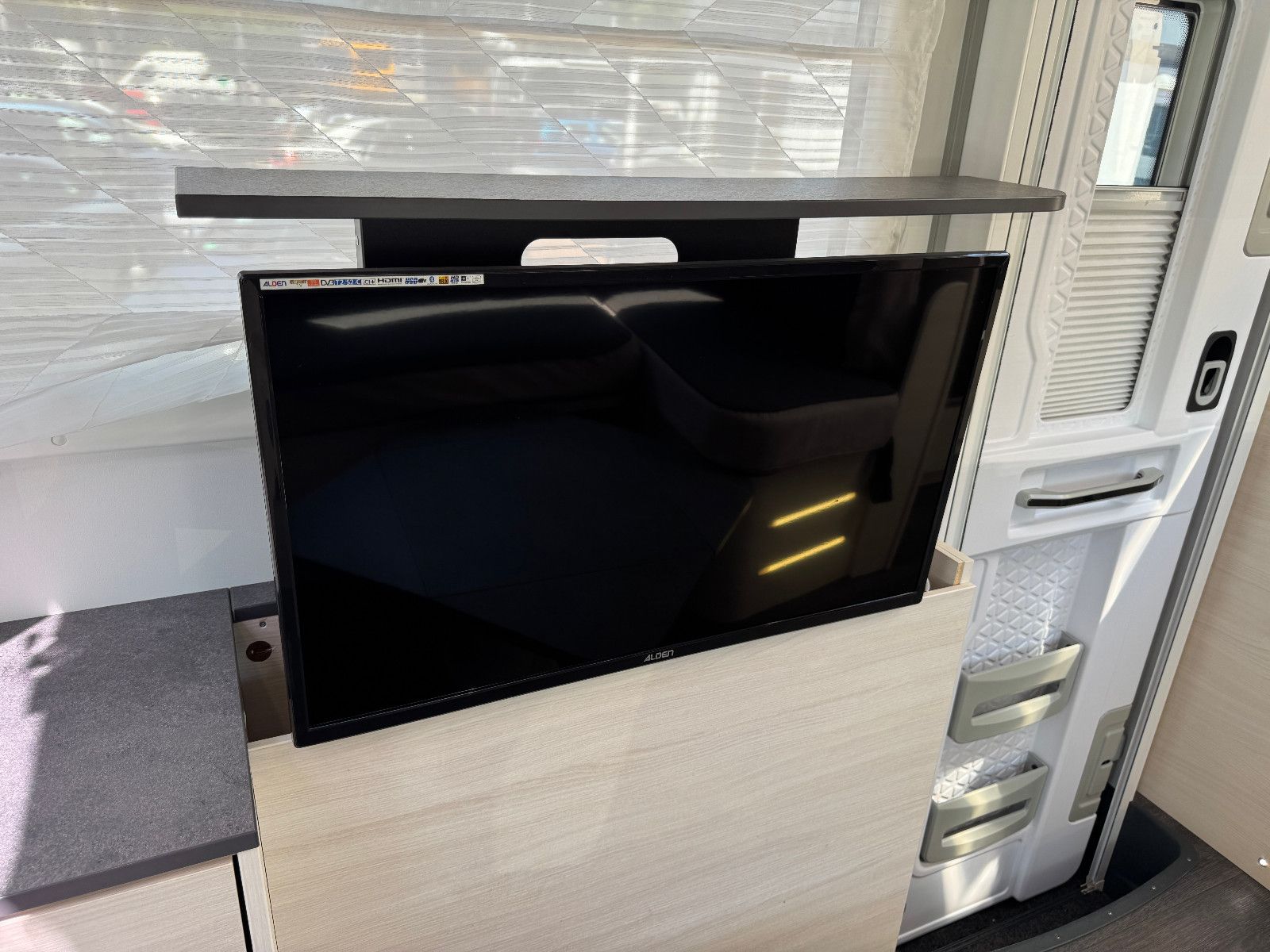Chausson 660 TITANIUM ULTIMATE AUTOMATIK SOLAR TV SAT HUB