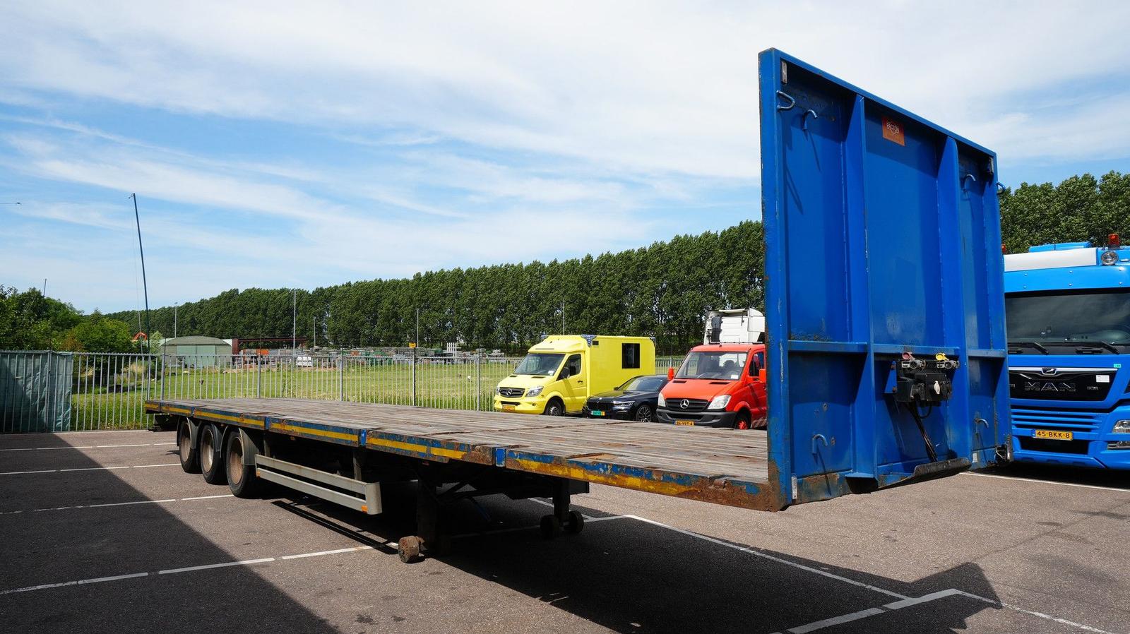 Pacton 3 axle Flatbed trailer with twistlocks mega
