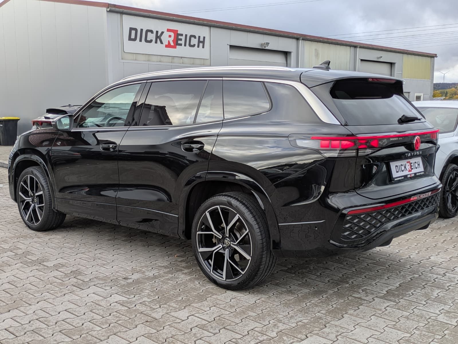 Fahrzeugabbildung Volkswagen Tayron 2.0 TDI 4M R-Line 7Si*MATRIX*AHK*PANO*HUD