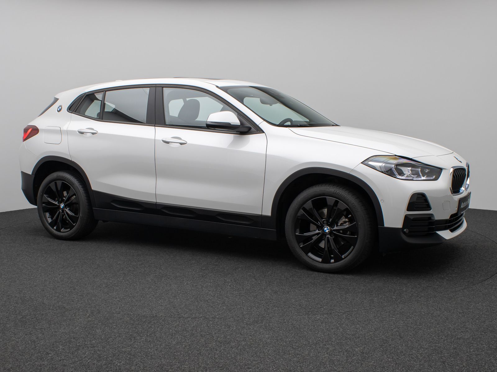 Fahrzeugabbildung BMW X2 sD18i Panorama Kamera DAB HiFi Komfort MSport