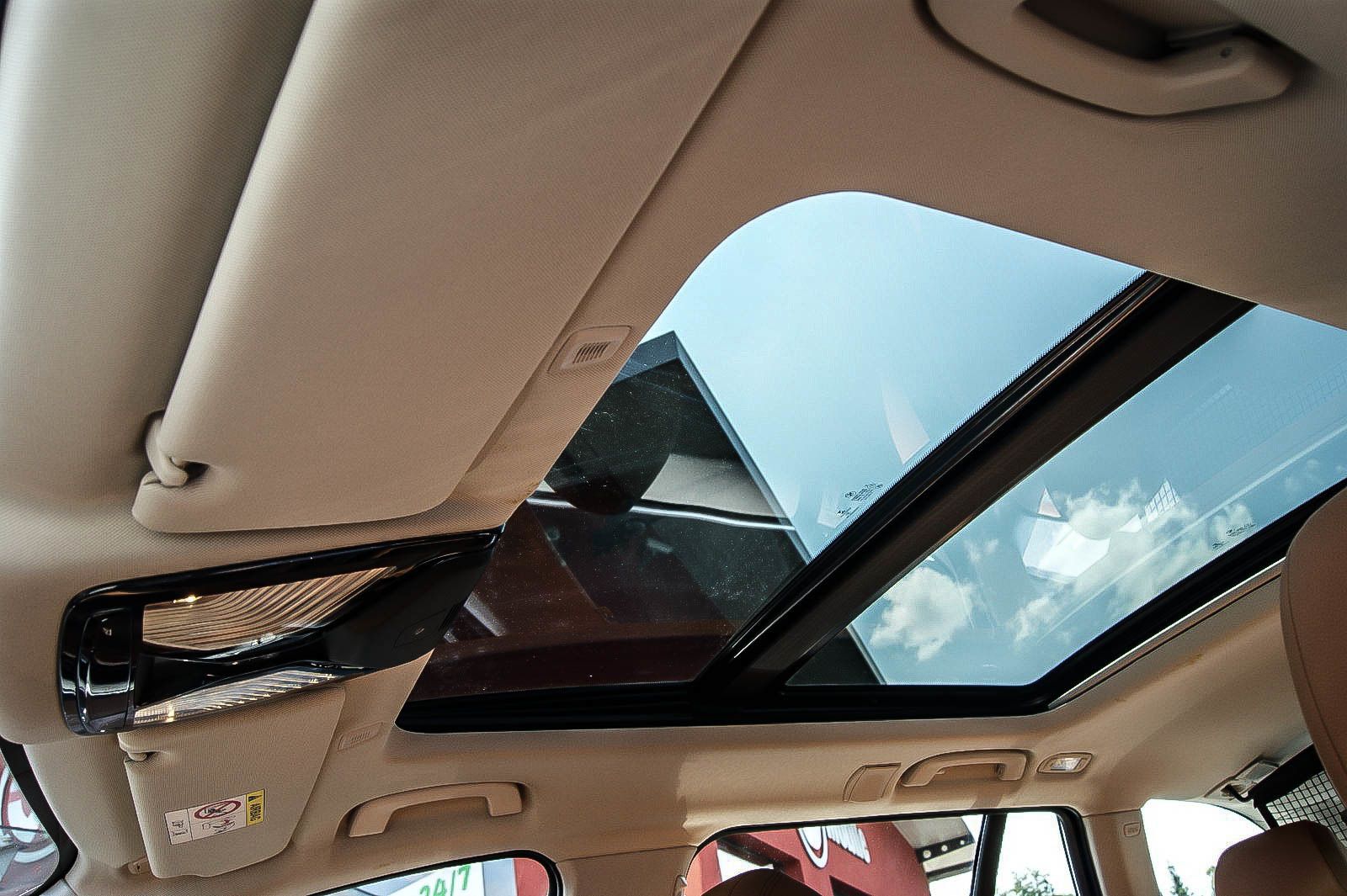 Fahrzeugabbildung BMW 530 d Touring H&K SOUND PANORAMA AVENTURINROT 3