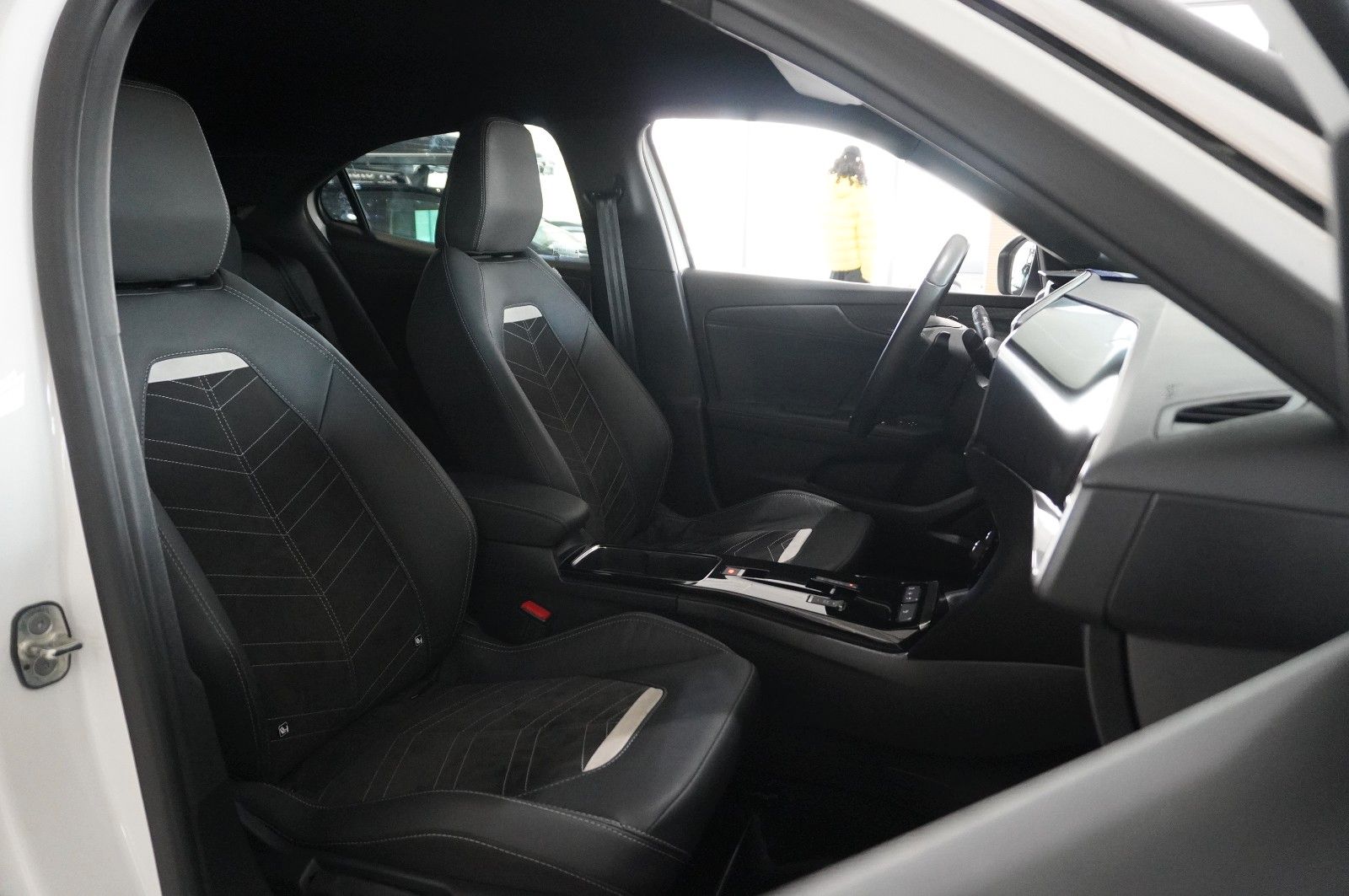 Fahrzeugabbildung Opel Mokka 1.2T ULTIMATE NAVI/LED/KAMERA/SPORT/SH/DAB