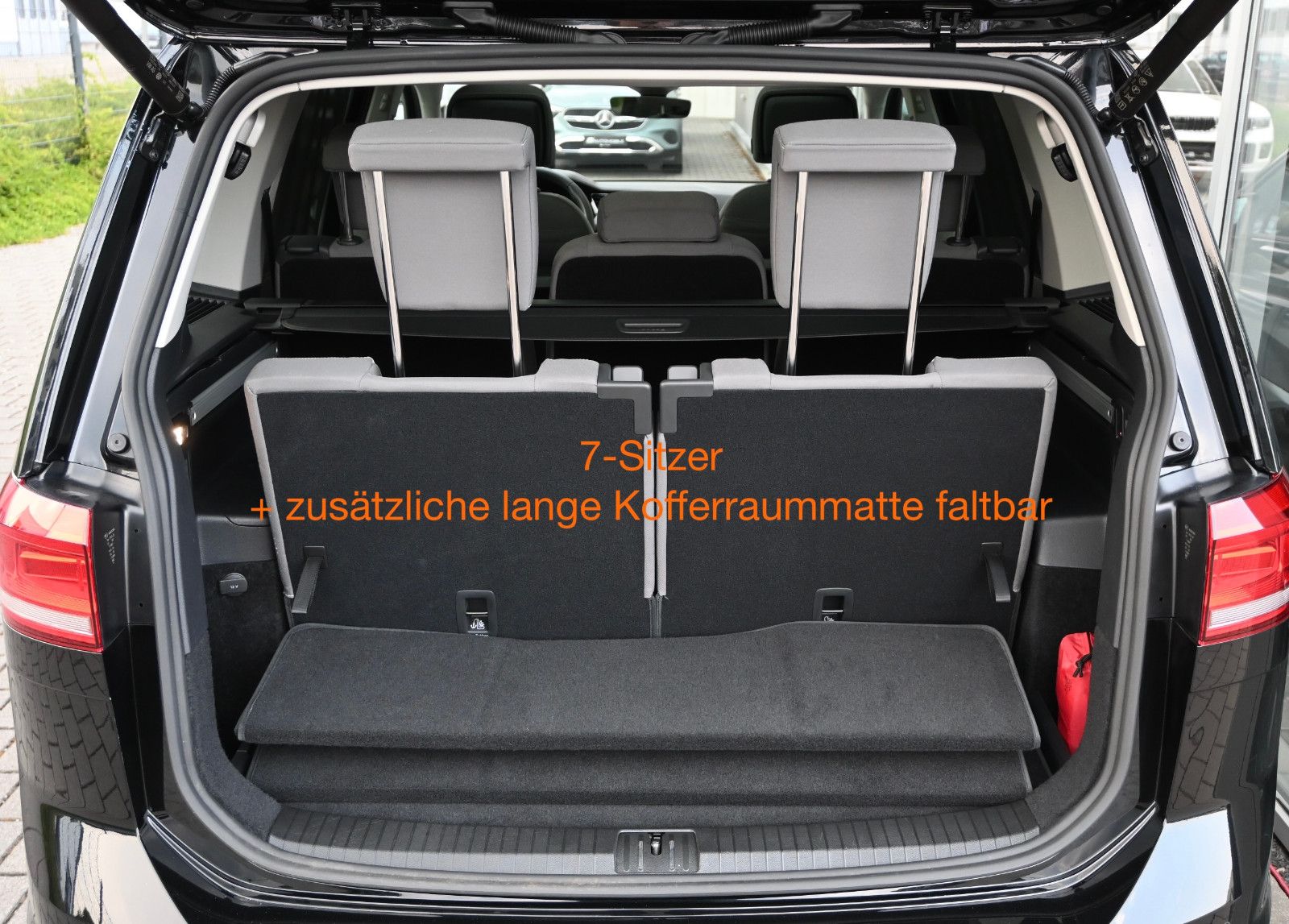 Fahrzeugabbildung Volkswagen Touran 1.5 TSI DSG °ACC°AHK°PANO°STHEIZ°DYNAUDI°