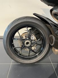 Ducati Streetfighter V2