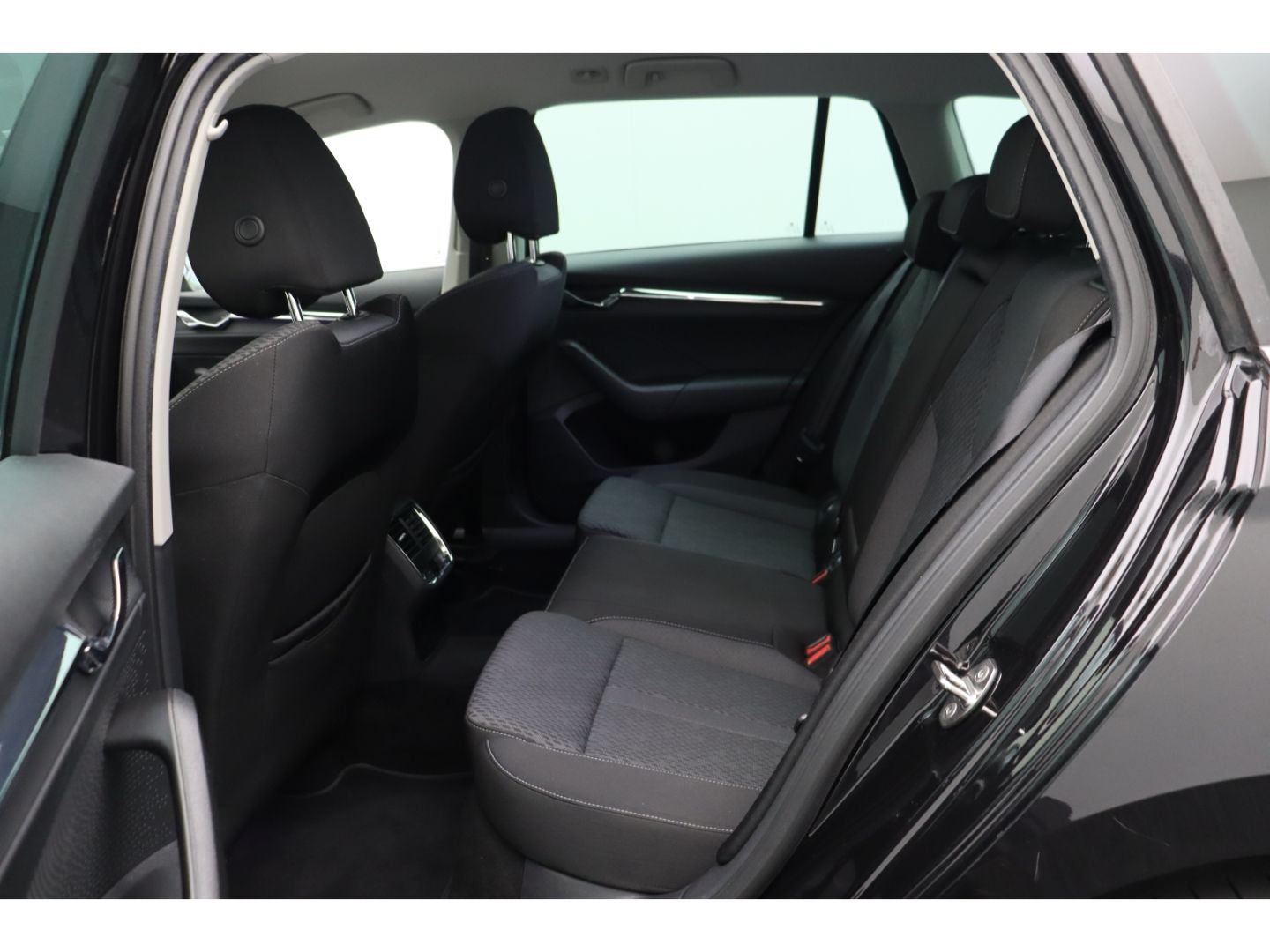 Fahrzeugabbildung SKODA Octavia Combi First Edition ACC 3-Zonen-Klimaa