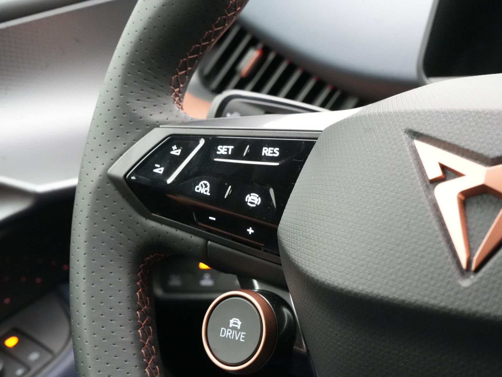 Cupra Tavascan - Bild 12