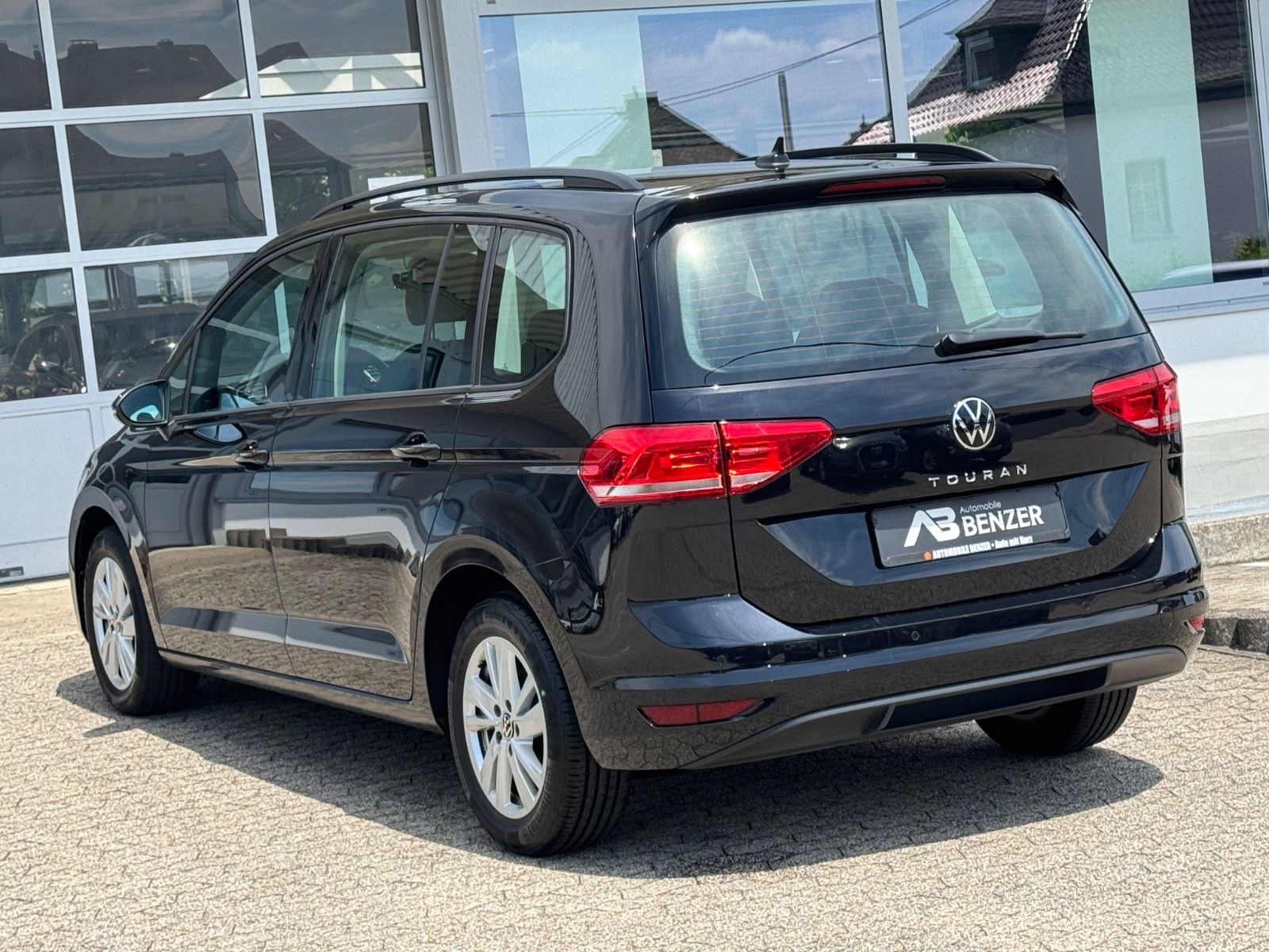 Fahrzeugabbildung Volkswagen Touran Comfortline/ACC/AHK/PDC/Navi/Massage/1H