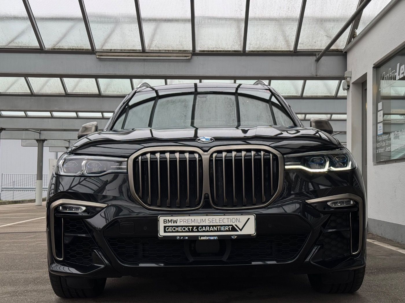 Fahrzeugabbildung BMW X7 M50i SkyLounge/IntAL/LASER 2 JAHRE GARANTIE