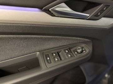 Fotografie des VW Golf VIII Variant 1,5l eTSI DSG Life