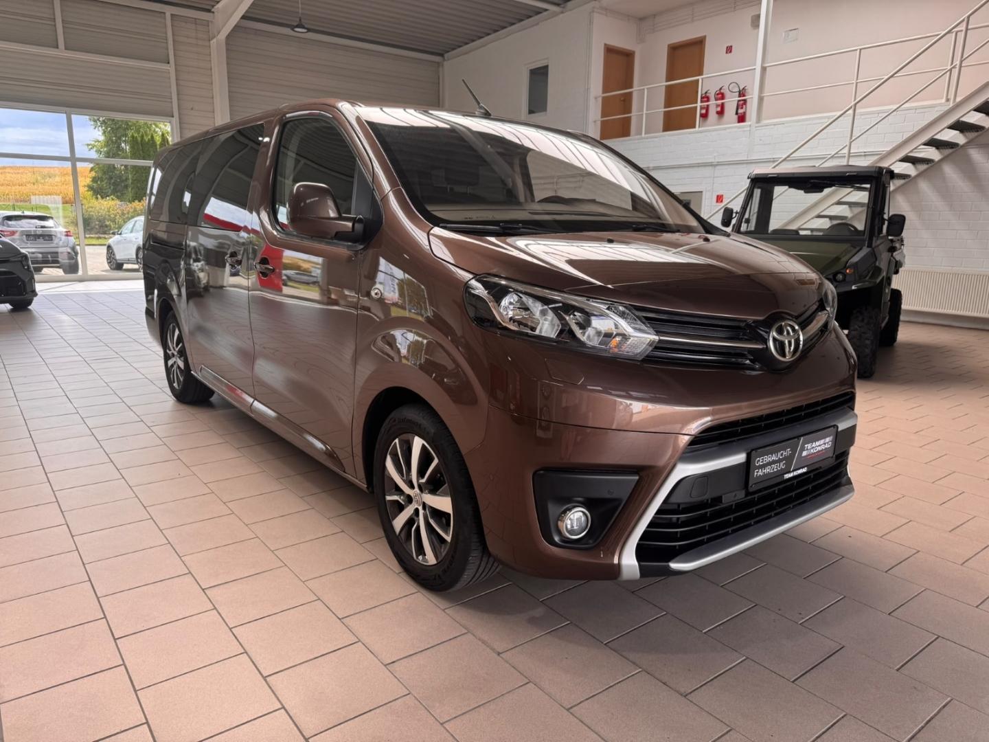 Toyota Proace Verso L2 Shuttle VERSO D4d 2.0 Bus Standh