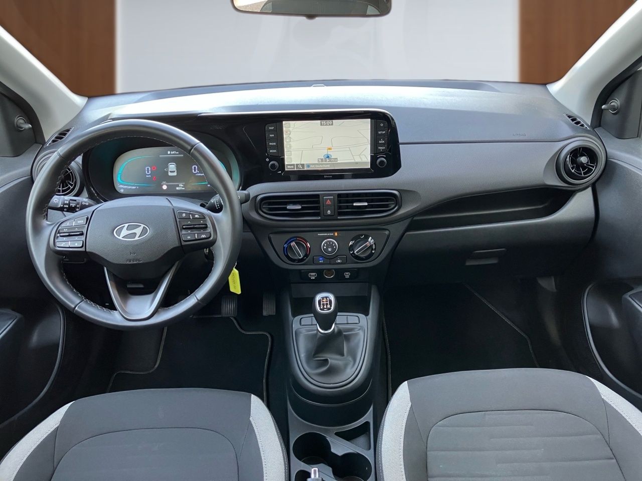 Fahrzeugabbildung Hyundai i10 SELECT Fernlichtass. Kam. Navi PDC SpurH