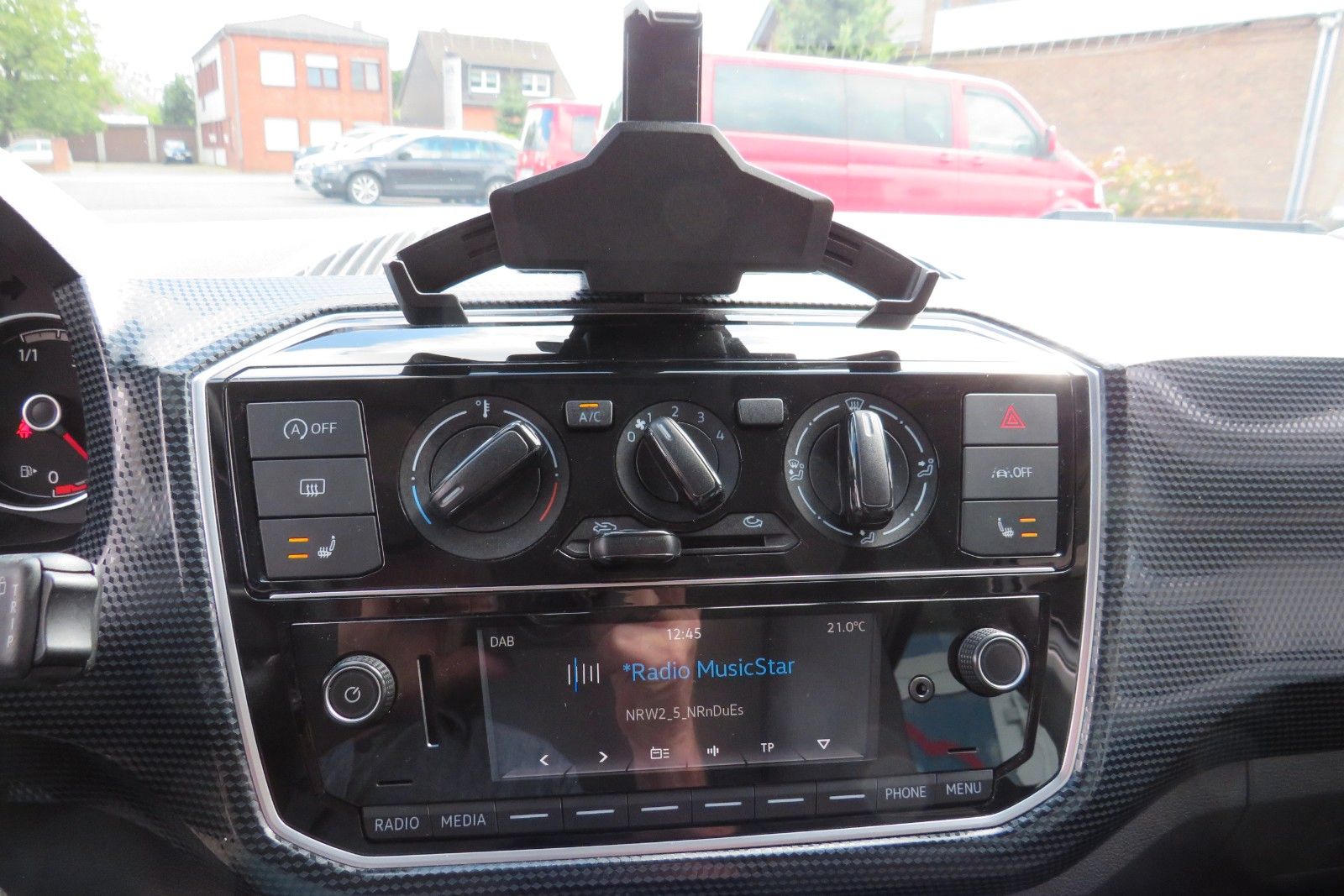 Fahrzeugabbildung Volkswagen up! 4T SITZH. GJ KLIMA TELVOR MAPS&MORE 1.HD