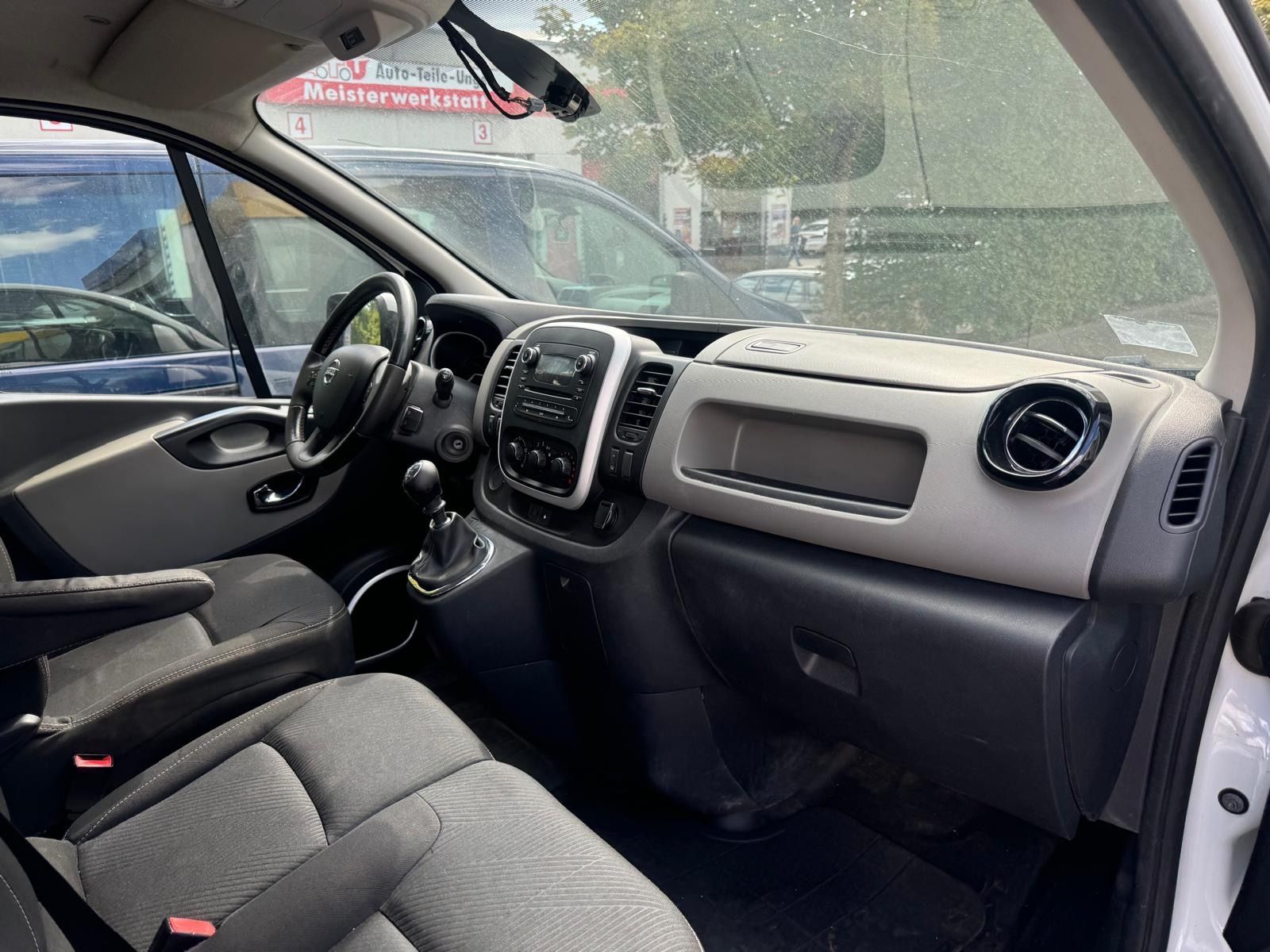 Fahrzeugabbildung Nissan NV300 Kastenwagen L1H1 2,7t PRO Klimaanlage