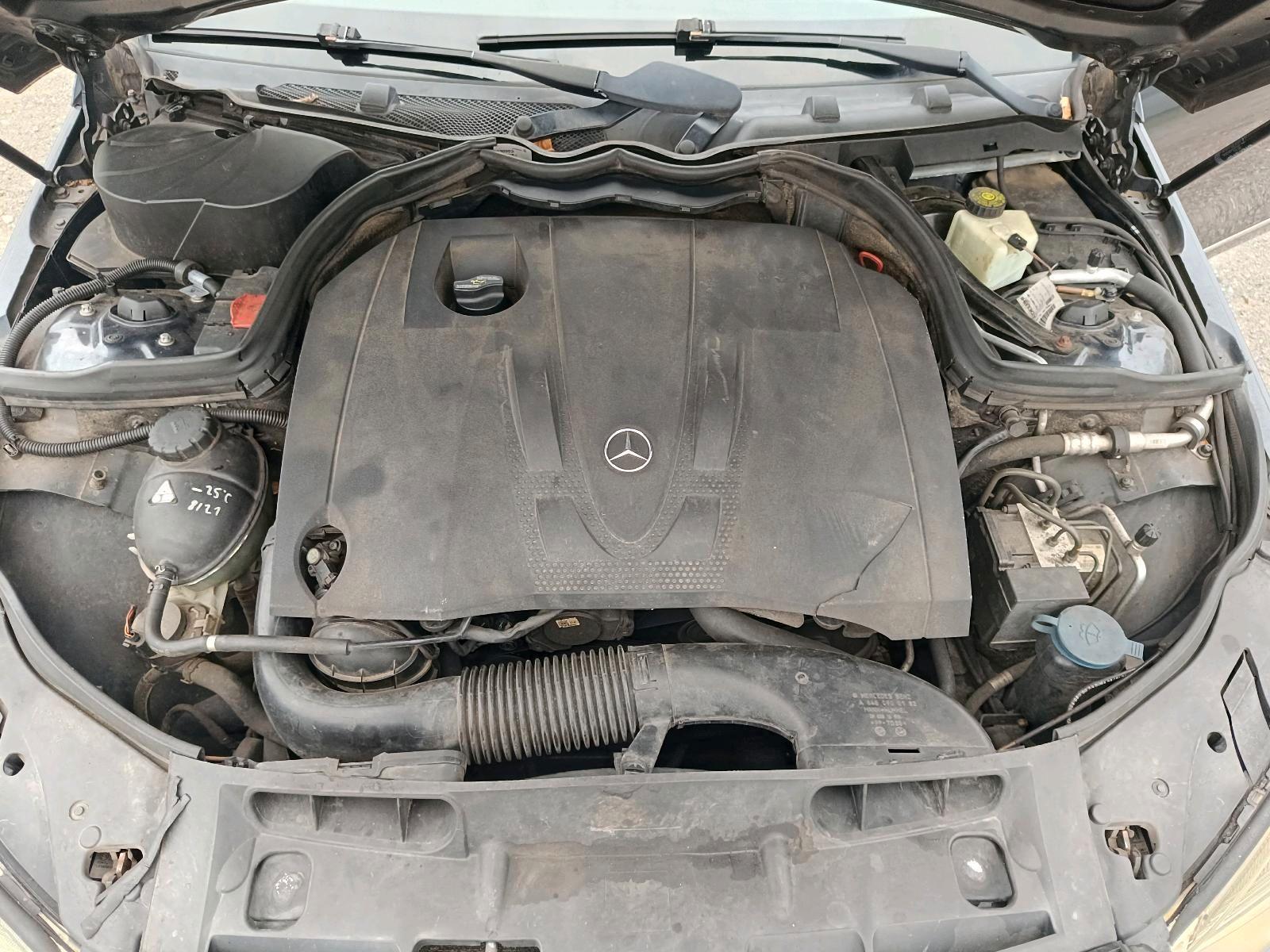 Mercedes-Benz C220 2005 — photo 12