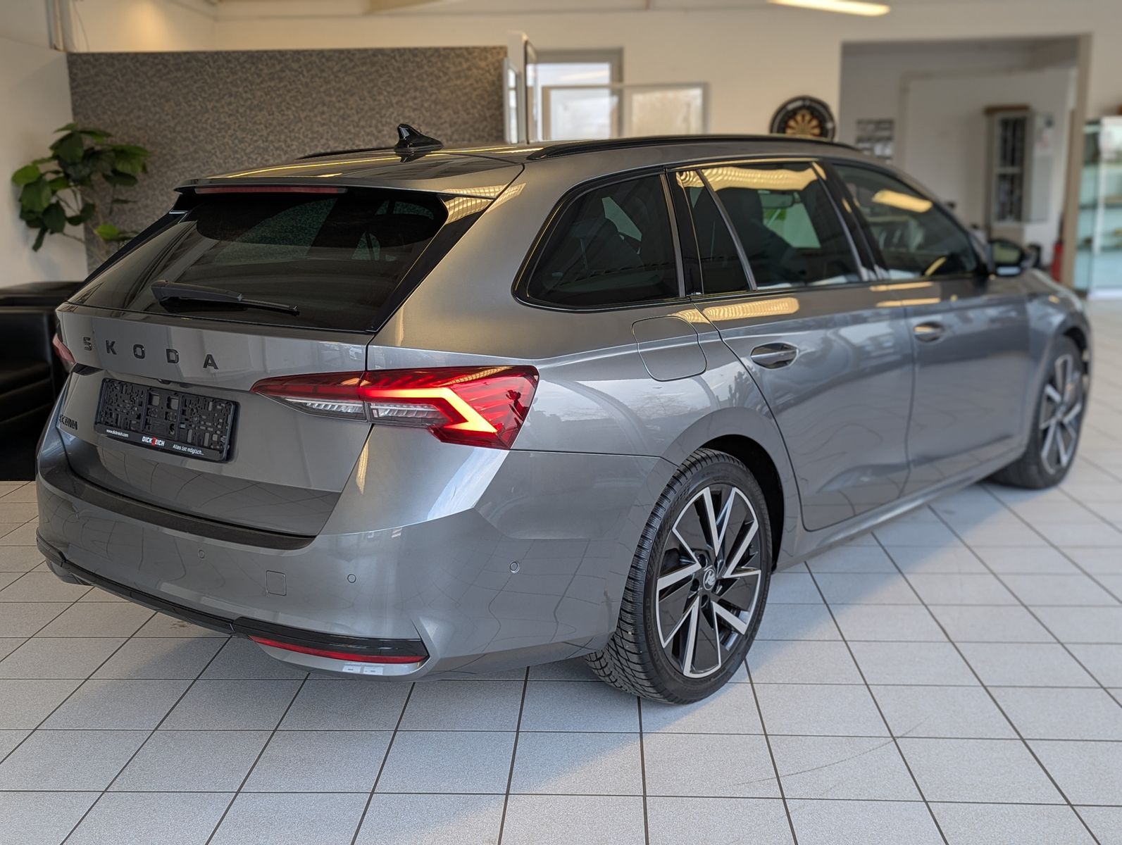 SKODA Octavia 2.0 TDI Sportline Matix Canton AHK 5J-Ga - Image 7
