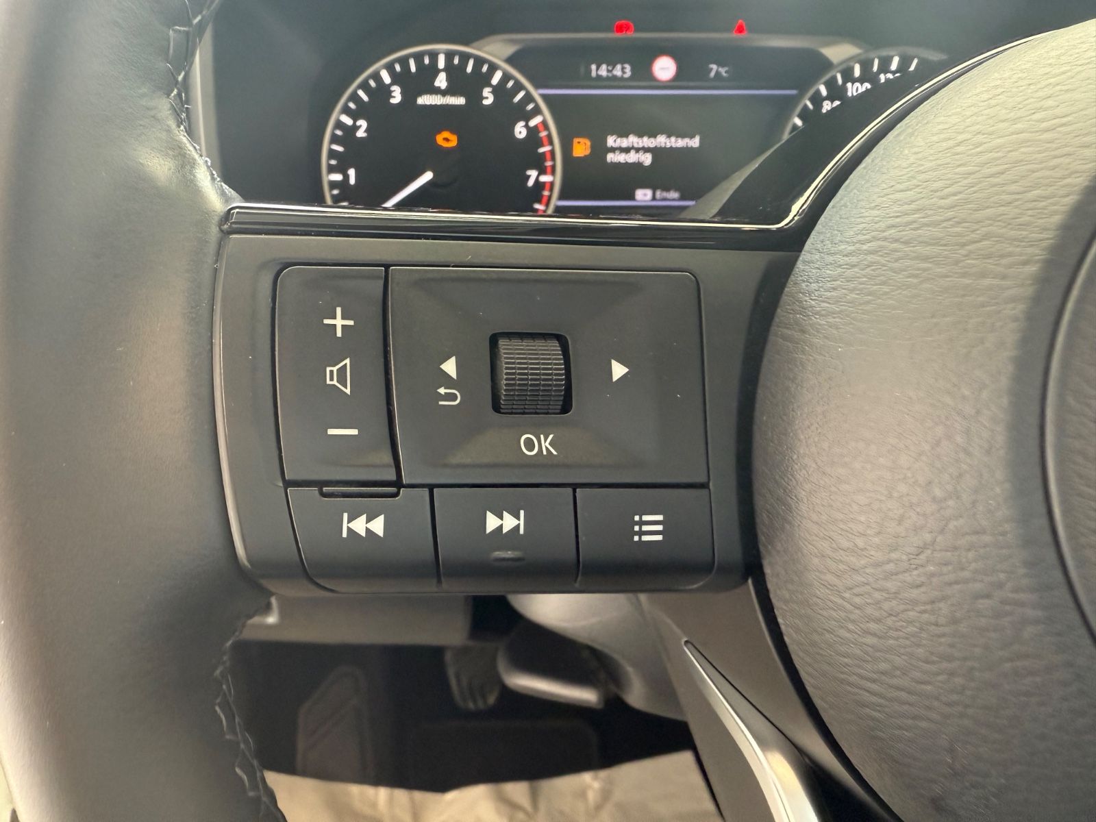 Fahrzeugabbildung Nissan Qashqai Acenta, Rückfahrkamera., Apple Car Play