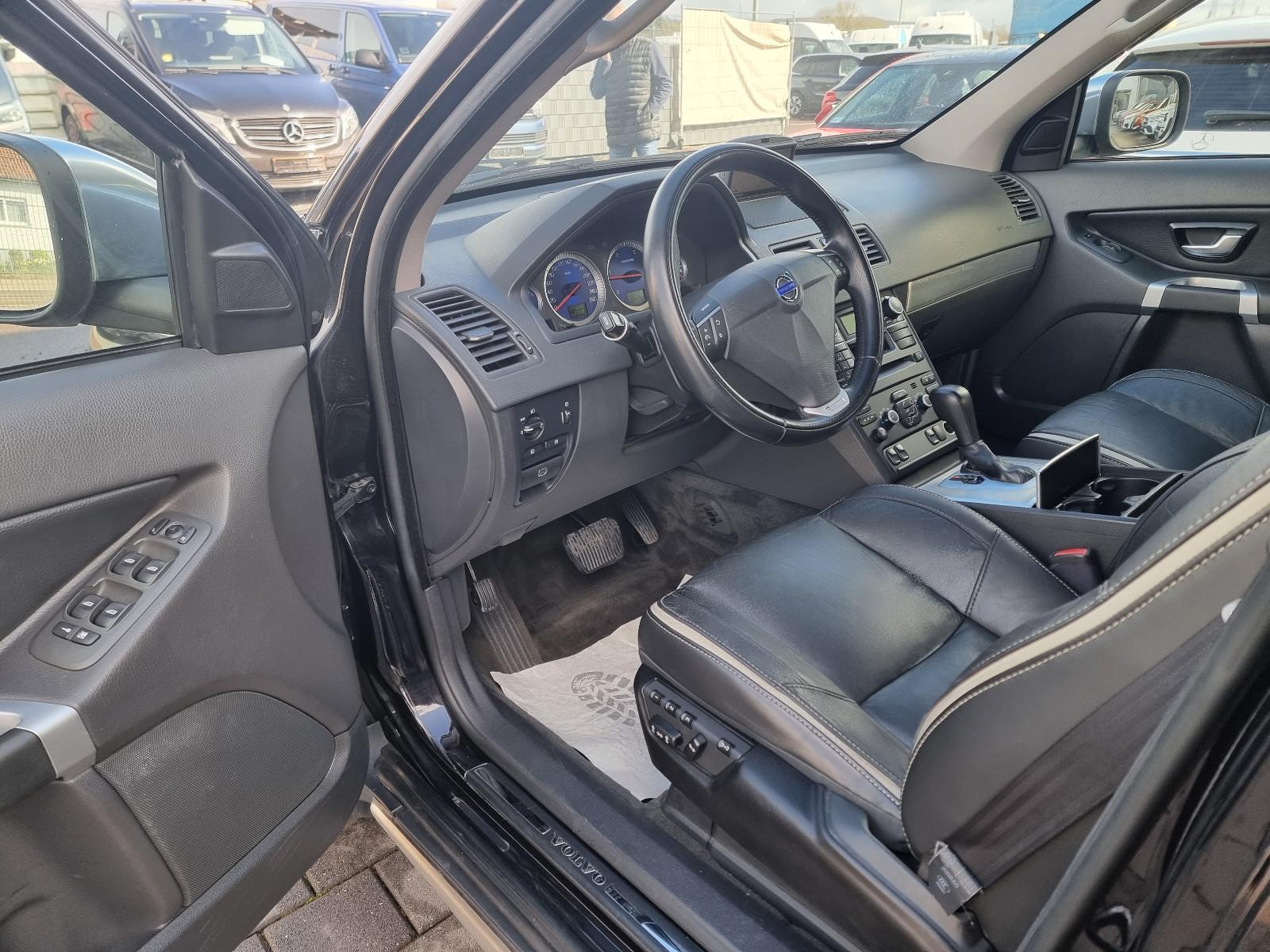 VOLVO XC90 2.4 D5 200 ch R-DESIGN AWD BVA 7 PLACES 2ème MAIN - CUIR - ATTELAGE - 174600 km