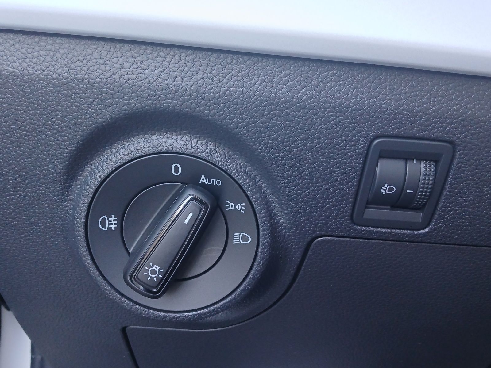 Fahrzeugabbildung SEAT Ibiza TSI Style LED Navi Climatronic AID GRA RFK