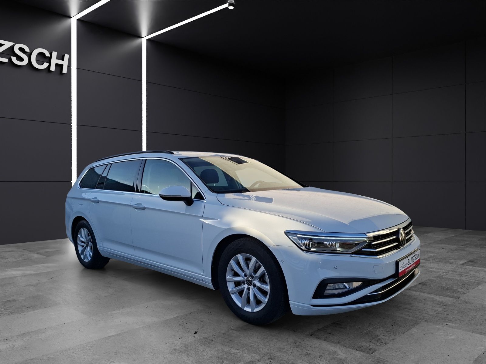 Fahrzeugabbildung Volkswagen Passat Variant TDI Business DSG R-Line Matrix AH